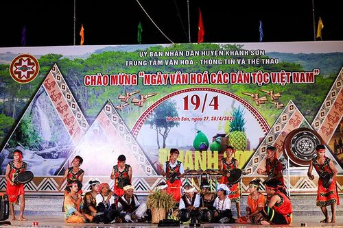 Khánh Sơn: Giữ gìn nét đẹp bản sắc văn hóa