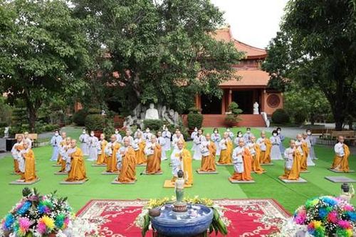 Trang nghiêm lễ Tắm Phật tại chùa Thiên Quang