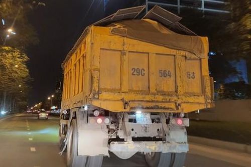 Mật phục xử lý xe quá tải 'né' trạm cân cầu Thăng Long