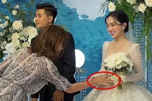 Cựu người mẫu Trang Trần bị chỉ trích vì hành động kém duyên với bà xã Hà Đức Chinh