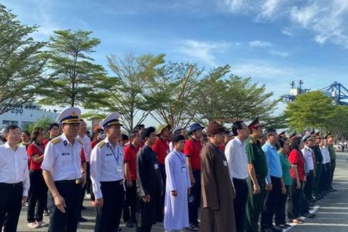 Lãnh đạo TP HCM dâng hương tưởng niệm liệt sĩ Đoàn tàu không số