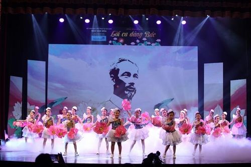 Chương trình nghệ thuật Bác Hồ một tình yêu bao la: Sức hút của những khúc ca đi cùng năm tháng