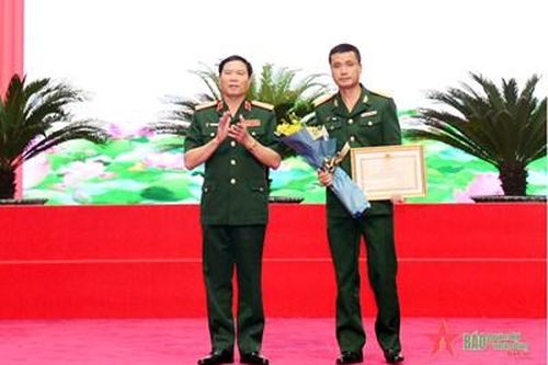 Tuyên dương nhà giáo quân đội được công nhận đạt tiêu chuẩn chức danh giáo sư, phó giáo sư