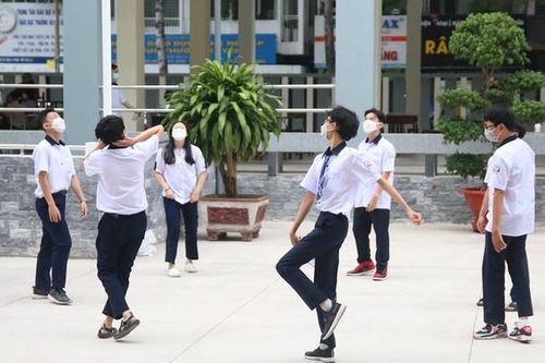 Hậu Covid-19: Học sinh đối mặt với gánh nặng sức khỏe