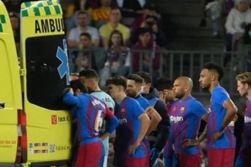 Barca: Ronald Araujo bất tỉnh sau va chạm với đồng đội