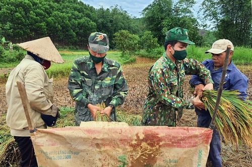 Rộn ràng 'Ngày về thôn bản'