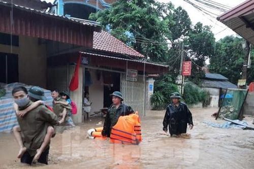 Chung tay cứu nạn, khắc phục hậu quả cơn lũ lịch sử ở Lạng Sơn