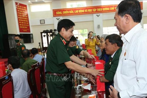 Bộ Quốc phòng gặp mặt Đoàn đại biểu người có công với cách mạng tỉnh An Giang