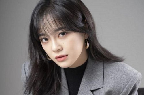 Vừa 'chia tay' Ahn Hyo Seop, Kim Se Jeong đã vội 'hẹn hò' với trai trẻ trong dự án remake cực hot