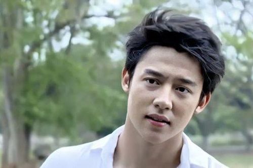 Chồng quyết thuê người giúp việc khi nhìn thấy cảnh vợ tắm cho mẹ chồng