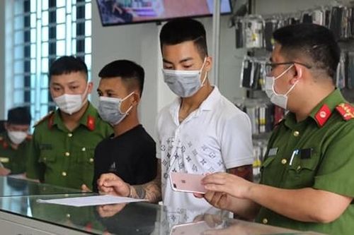 'Ăn bay' iPhone của học sinh để xài ma túy