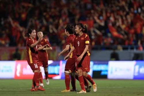 ĐT nữ Việt Nam lội ngược dòng thành công trong ngày ra quân