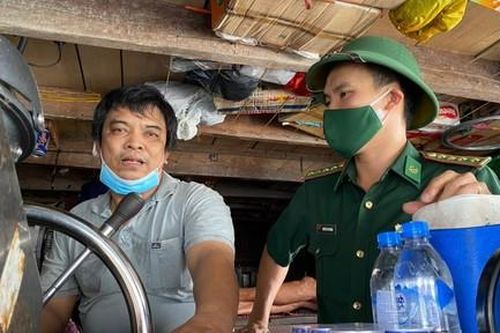 Ngư dân Quảng Ngãi trình báo bị tàu nước ngoài uy hiếp, cướp tài sản