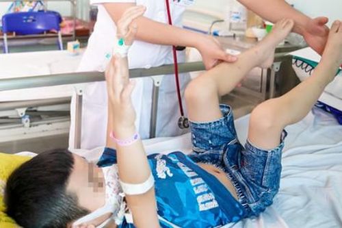 Bé trai 4 tuổi xuất huyết não 3 lần