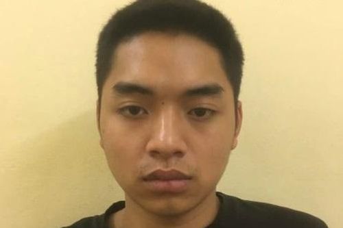 Gã trai mang cần sa đi giao cho khách