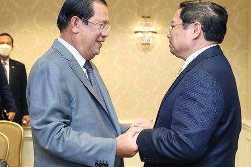 Thủ tướng Phạm Minh Chính gặp Thủ tướng Campuchia Hun Sen
