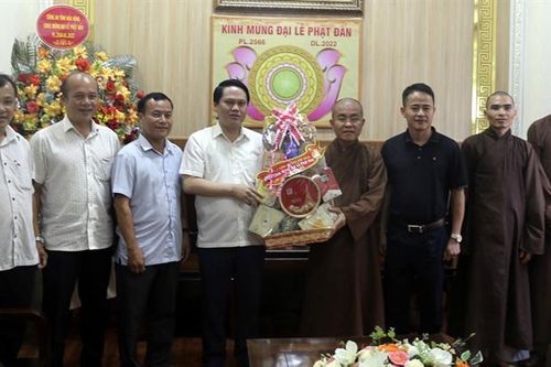 Lãnh đạo Công an tỉnh Đắk Nông thăm, chúc mừng Đại lễ Phật đản Phật lịch 2566 (Dương lịch 2022)