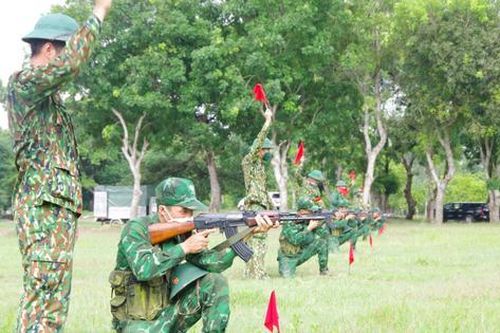 Biên phòng Đồng Tháp kiểm tra thực hành bắn đạn thật, ném lựu đạn cho chiến sỹ mới năm 2022