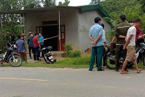 Phát hiện người đàn ông tử vong trên giường với nhiều vết máu