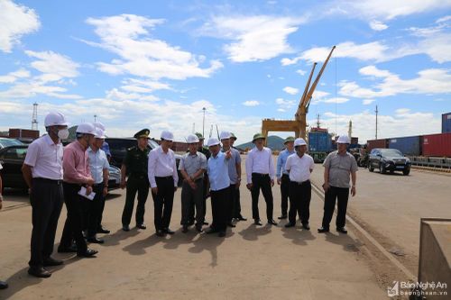 Cần sớm di dời tàu cá ngư dân ra khỏi khu vực cảng Cửa Lò