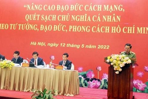 CAND học tập, thực hiện Sáu điều Bác Hồ dạy để quét sạch chủ nghĩa cá nhân