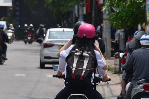 Quảng Ngãi: Báo động tình trạng học sinh đi xe máy đến trường