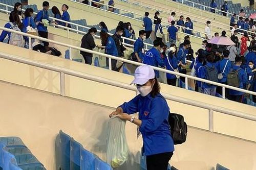 Hình ảnh đẹp về tình nguyện viên SEA Games trên sân vận động Quốc gia Mỹ Đình