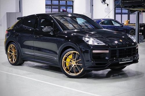 Đại gia Nam Định 'tậu' Porsche Cayenne Turbo GT 2022 hơn 12 tỷ đồng