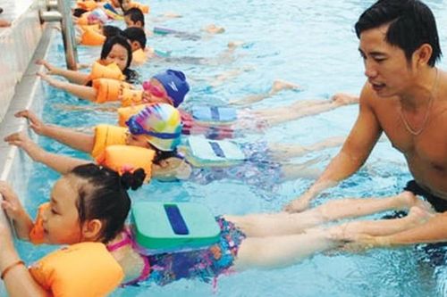 TPHCM: Nâng cao năng lực trong dạy bơi, cứu đuối