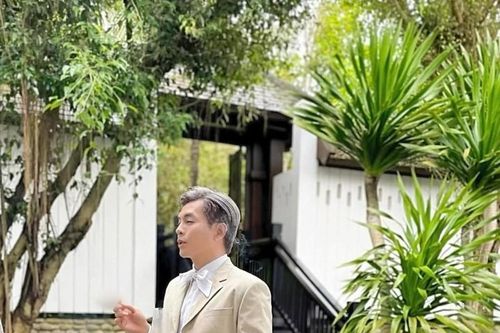 Nam Trung lên tiếng về bộ đồ 'trên chú rể - dưới cô dâu' gây tranh cãi trên mạng xã hội