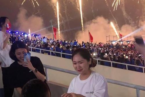 Màn cầu hôn có một không hai trong lễ khai mạc SEA Games 31