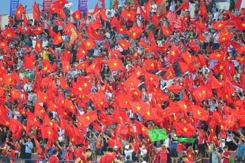 CĐV nhuộm đỏ sân Việt Trì tiếp sức U23 Việt Nam đấu Myanmar