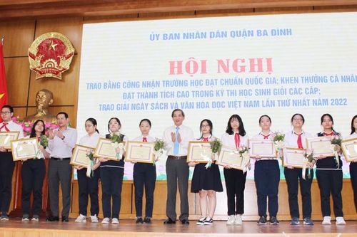Hà Nội: Khen thưởng 180 học sinh xuất sắc năm học 2021-2022
