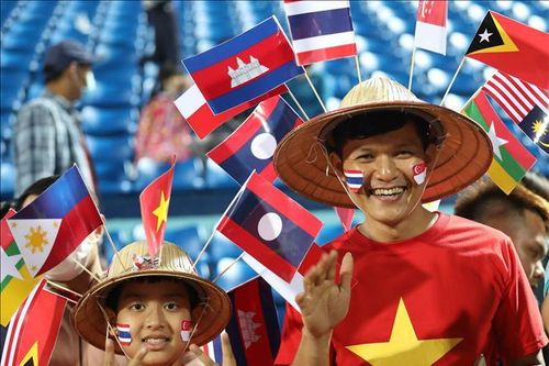 Báo chí Thái Lan ấn tượng về sự cuồng nhiệt của cổ động viên bóng đá Việt Nam