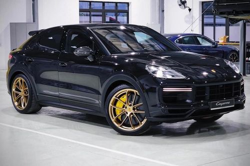 Doanh nhân Nam Định tậu Porsche Cayenne Turbo GT 2022 có giá từ 12,25 tỷ đồng