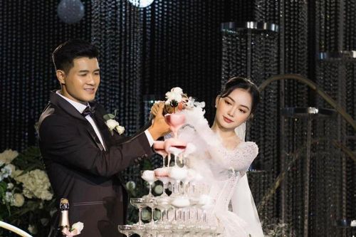 Vợ Hà Đức Chinh chia sẻ xúc động sau đám cưới: 'Em muốn làm một người vợ, người mẹ của các con anh'