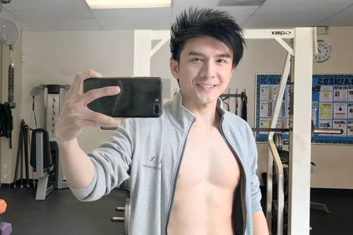 Đan Trường che kín mặt nhưng lại khoe múi bụng 'mlem', còn xin ý kiến netizen một điều