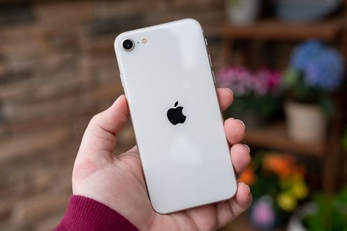 iPhone SE 2022 giảm giá sốc ngay khi lên kệ khiến iFan háo hức