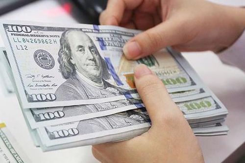 Tỷ giá bắt đầu tăng mạnh, Ngân hàng Nhà nước nâng giá bán USD