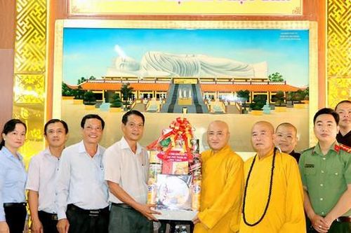 Bình Dương: Lãnh đạo TP.Thuận An chúc mừng Đại lễ Phật đản Phật lịch 2566