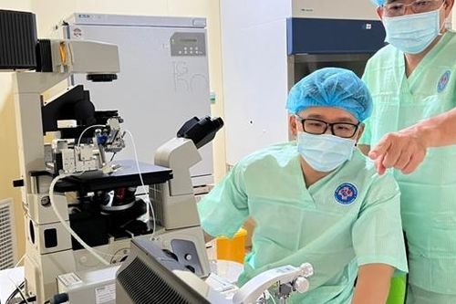 Bác sĩ khoa sản và 'phép màu' ươm mầm sự sống