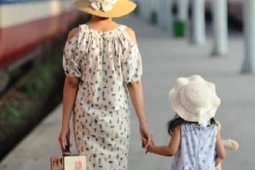 Ly hôn được 3 tháng, nửa đêm con gái nói mơ, hôm sau tôi liền đưa đi tìm chồng cũ