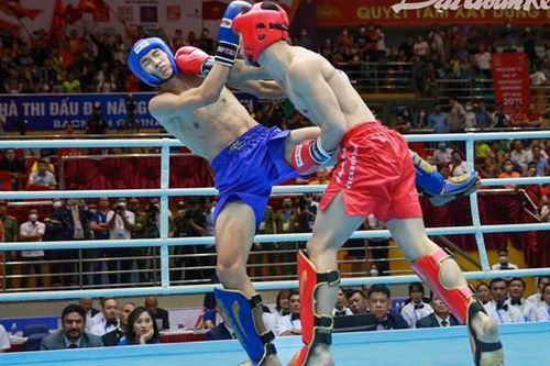 Khoảnh khắc Nguyễn Quang Huy giành huy chương Vàng Kickboxing lúc nửa đêm