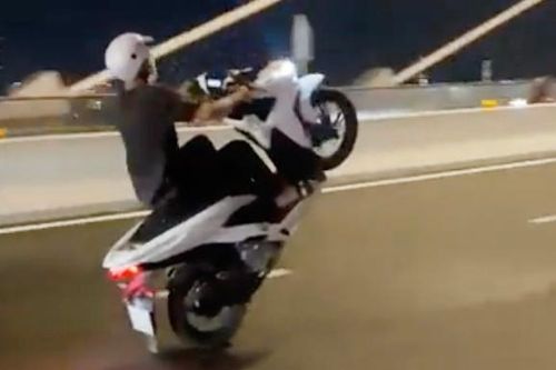 'Biểu diễn' bốc đầu xe trên cầu Thủ Thiêm 2 để lên mạng câu like