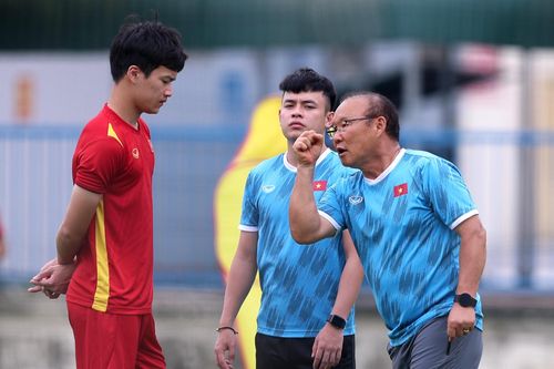 Ông Park gọi từng trụ cột ra trao đổi trước trận gặp Timor Leste