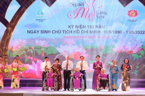 Chương trình nghệ thuật 'Người Mẹ làng Sen'