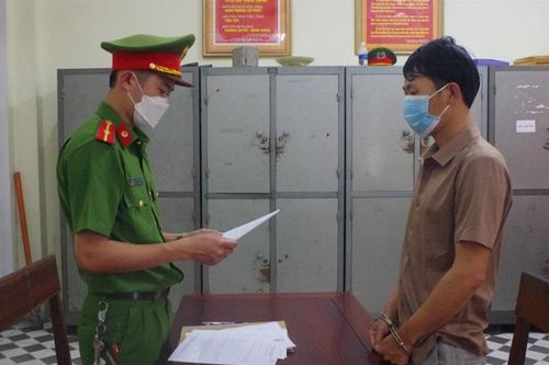 'Cõng' 4 tiền án đi… ăn bay