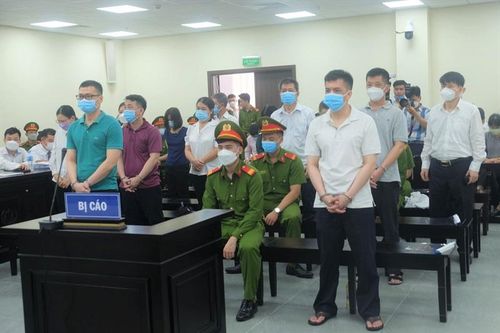 Xét xử sơ thẩm vụ buôn bán thuốc giả: Khai báo mâu thuẫn trong việc thẩm định cấp số đăng ký thuốc