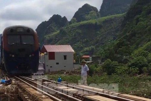 Huy động 600 người thông tuyến đường sắt Hà Nội- Đồng Đăng