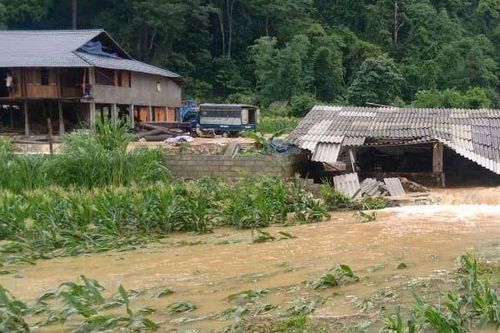 Chín người tử vong do mưa lũ, sét đánh và sạt lở đất trong tuần qua